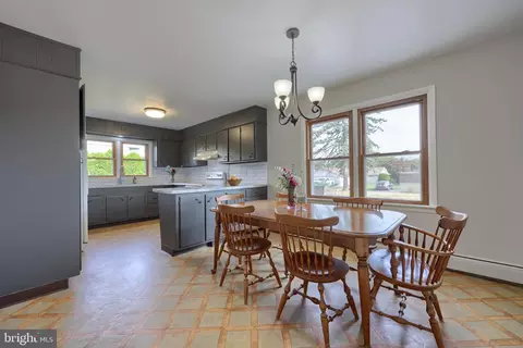 Dining - 428 Beech Ave, Hershey, PA 17033 photo 3 of 4