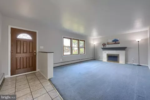 Living - 428 Beech Ave, Hershey, PA 17033 photo 2 of 6