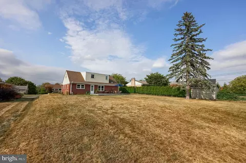Exterior - 428 Beech Ave, Hershey, PA 17033 photo 2 of 10