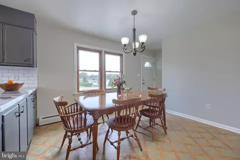 Dining - 428 Beech Ave, Hershey, PA 17033 photo 4 of 4