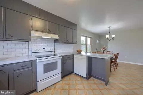 Kitchen - 428 Beech Ave, Hershey, PA 17033 photo 5 of 6