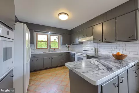 Kitchen - 428 Beech Ave, Hershey, PA 17033 photo 4 of 6