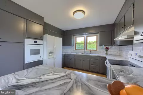 Kitchen - 428 Beech Ave, Hershey, PA 17033 photo 3 of 6