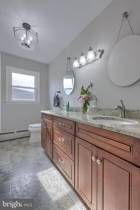 Bath - 428 Beech Ave, Hershey, PA 17033 photo 4 of 5