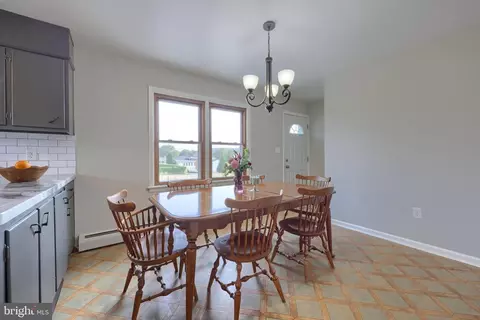 Dining - 428 Beech Ave, Hershey, PA 17033 photo 2 of 4