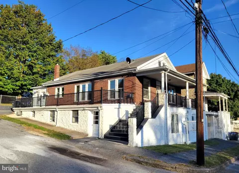 317 S 4th St, Steelton, PA 17113