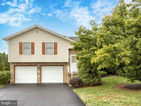 6422 Gillingham Ln, Harrisburg, PA 17111