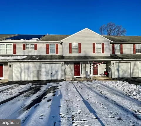 5772 Hidden Lake Dr, Harrisburg, PA 17111