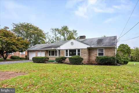 908 Vine St, Middletown, PA 17057