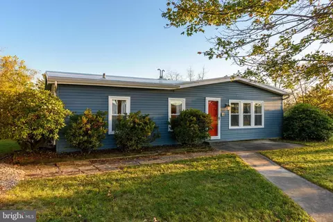 141 Shirks Ln, Grantville, PA 17028