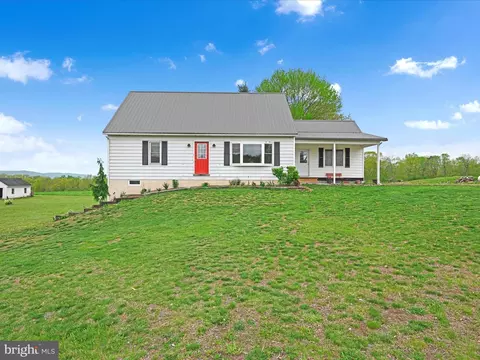 805 S Crossroads Rd, Lykens, PA 17048