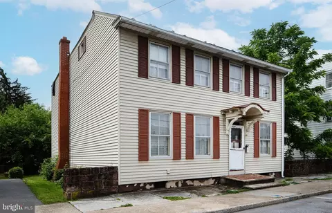 20 W Water St, Middletown, PA 17057