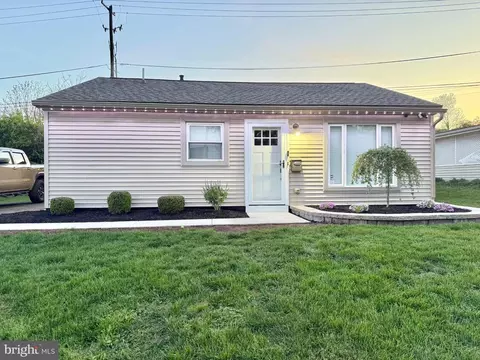1041 N Pine St, Middletown, PA 17057