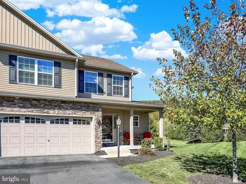2816 Pin Oak Dr, Harrisburg, PA 17112