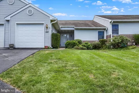 1068 Country Hill Dr, Harrisburg, PA 17111