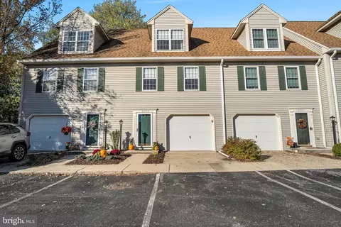 6302 Darlington Dr, Harrisburg, PA 17112