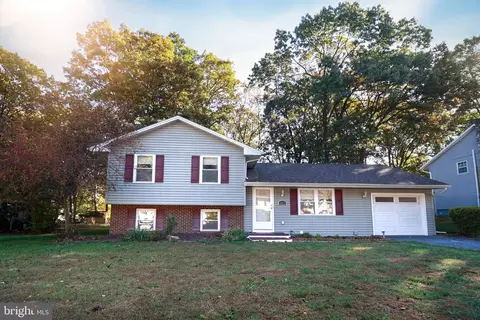5553 Edsel St, Harrisburg, PA 17109