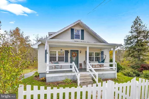 1651 Fishing Creek Valley Rd, Harrisburg, PA 17112