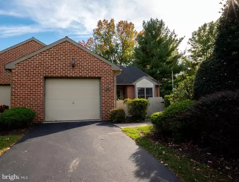 32 Cambridge Dr, Hershey, PA 17033