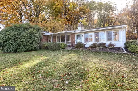 340 Hilltop Rd, Hummelstown, PA 17036