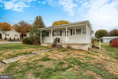 134 N Pine St, Pillow, PA 17080