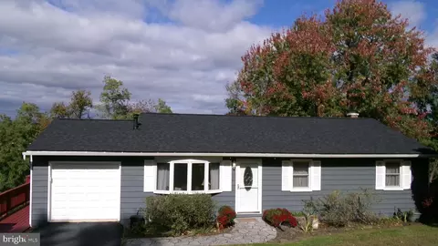 6100 Hocker Dr, Harrisburg, PA 17111