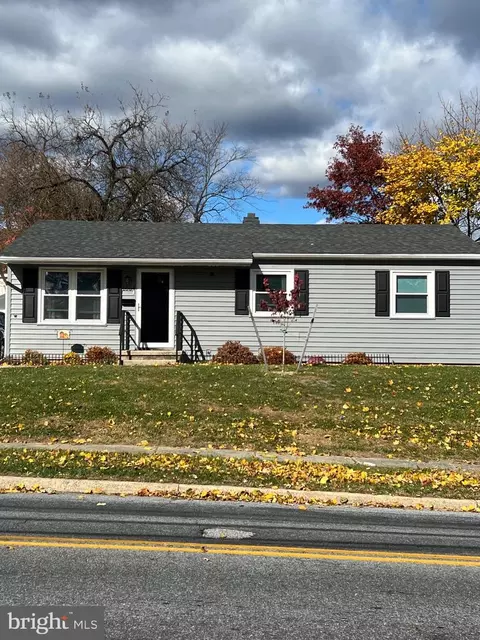 1004 Scenery Dr, Harrisburg, PA 17109