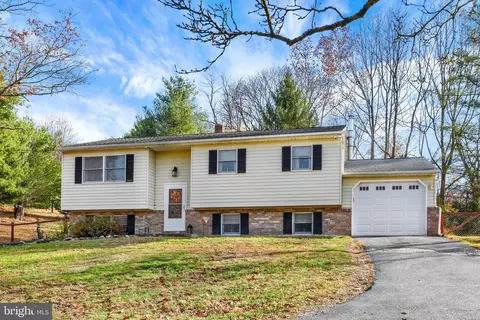 329 S Crawford Rd, Hummelstown, PA 17036
