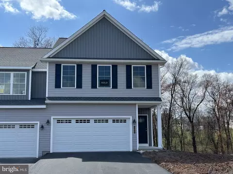 124 Magnolia Dr, Middletown, PA 17057
