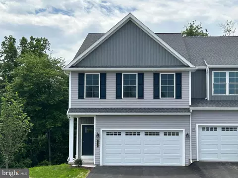 134 Magnolia Dr, Middletown, PA 17057