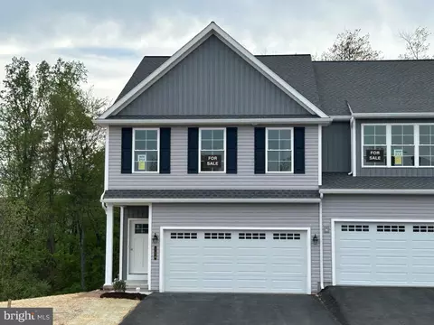 134 Magnolia Dr, Middletown, PA 17057