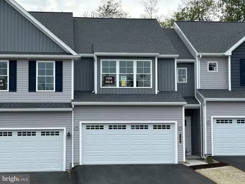 132 Magnolia Dr, Middletown, PA 17057