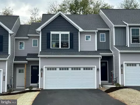 128 Magnolia Dr, Middletown, PA 17057