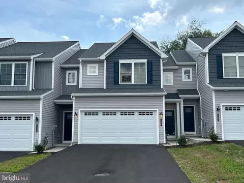 130 Magnolia Dr, Middletown, PA 17057