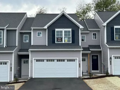 130 Magnolia Dr, Middletown, PA 17057