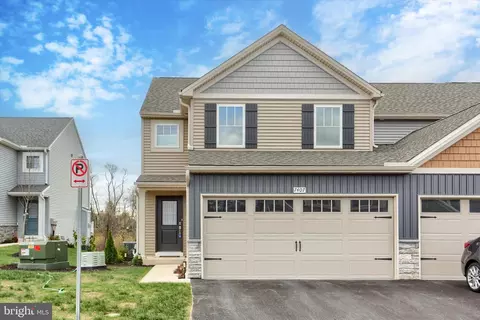7407 Red Oak Ct, Harrisburg, PA 17112