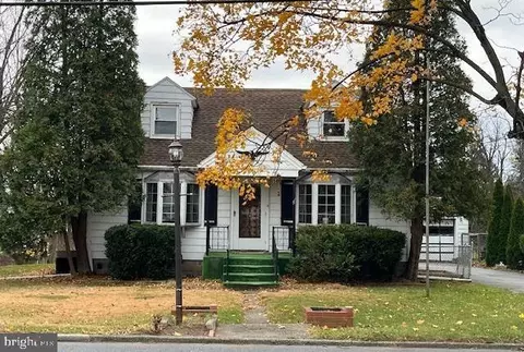 6221 Blue Bird Ave, Harrisburg, PA 17112