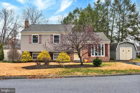 5586 Edsel St, Harrisburg, PA 17109