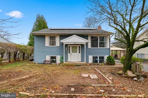 715 Claster Blvd, Dauphin, PA 17018