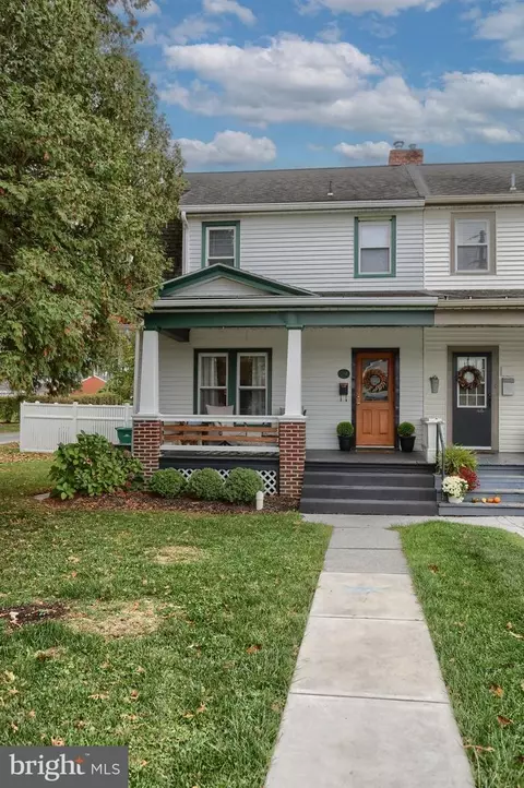 324 E Areba Ave, Hershey, PA 17033 photo 2