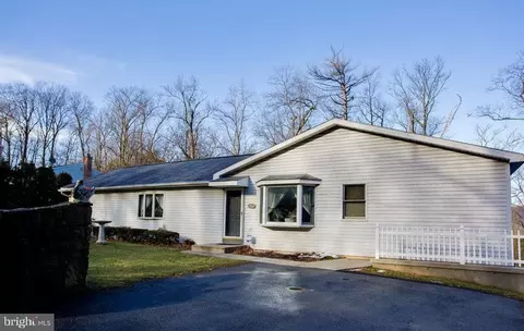 1336 Piketown Rd, Harrisburg, PA 17112