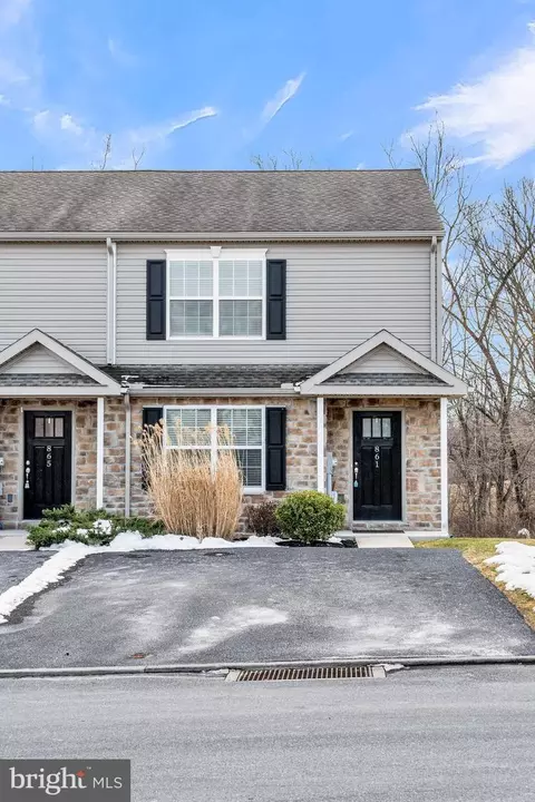 861 Gregs Dr, Harrisburg, PA 17111