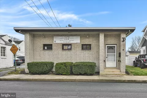 120 W Water St, Middletown, PA 17057