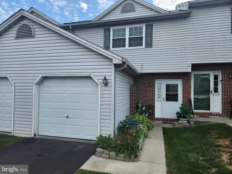 7225 Capital Dr, Harrisburg, PA 17111