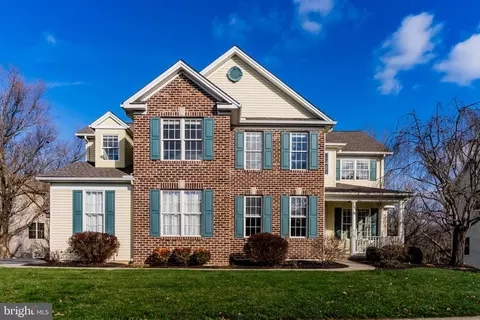 74 Sweet Arrow Dr, Hummelstown, PA 17036