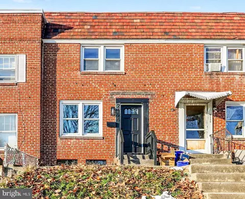 2124 Berryhill St, Harrisburg, PA 17104