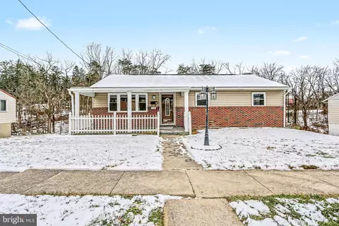 3827 Over Dr, Harrisburg, PA 17109