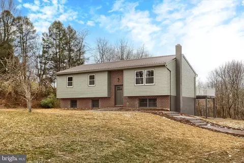 606 S Crawford Rd, Hummelstown, PA 17036