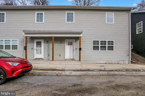15 N 2nd St, Steelton, PA 17113