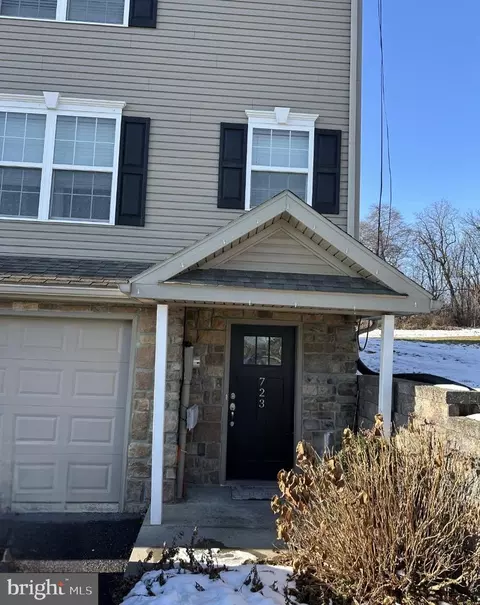723 Gregs Dr, Harrisburg, PA 17111